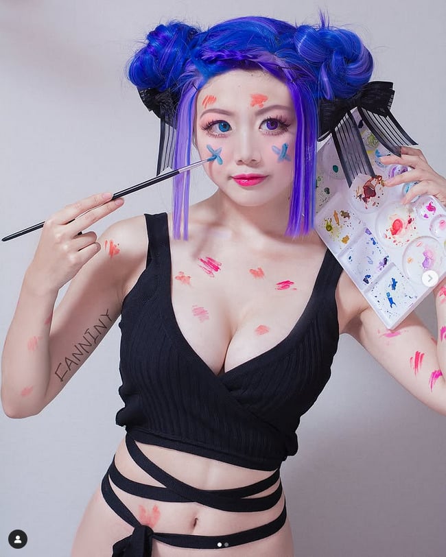 Canniny còn là cosplayer được chú ý nhờ khả năng biến hóa linh hoạt