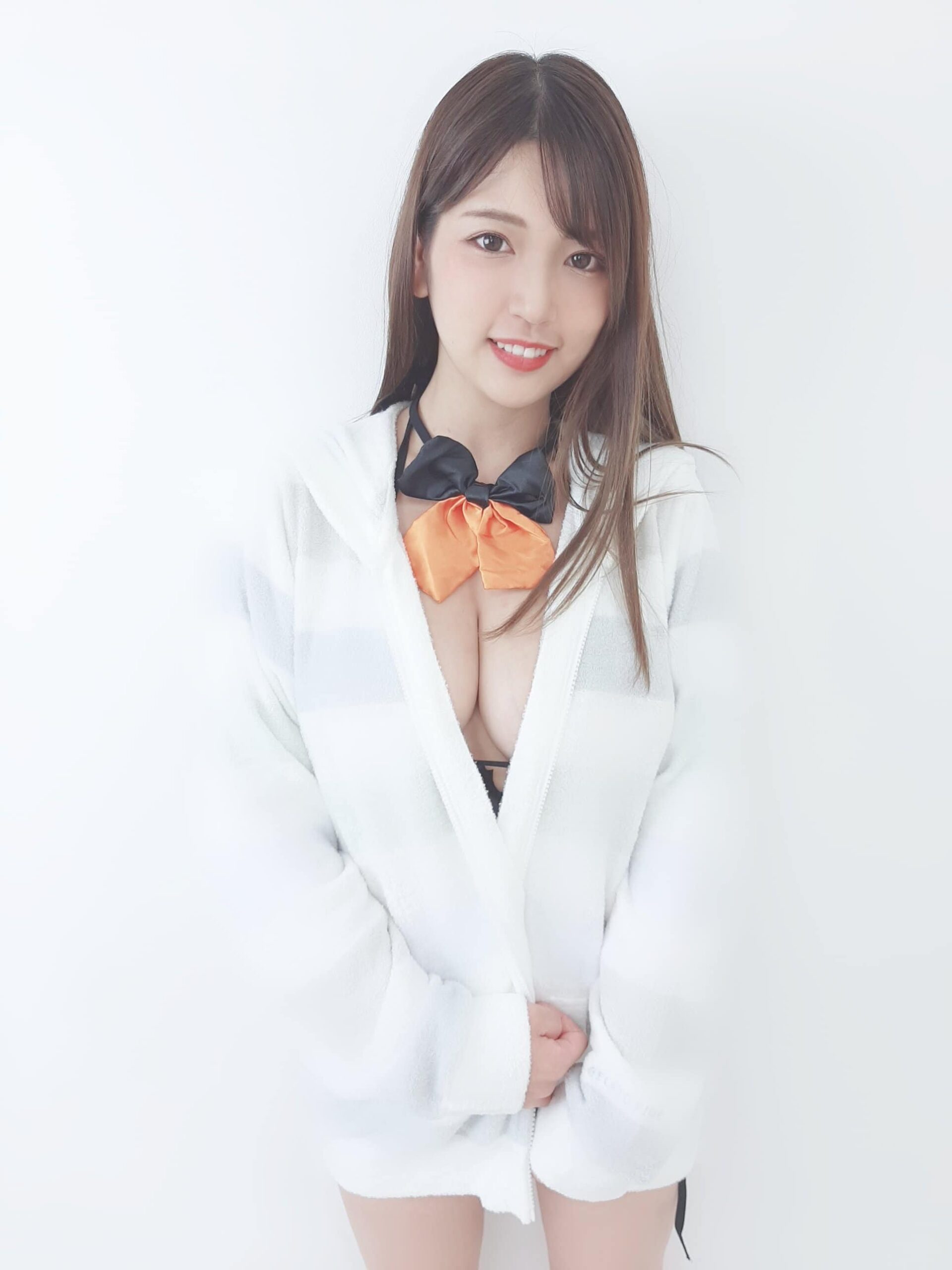 Fujino Aoi được yêu mến bởi phong cách gravure nhẹ nhàng, tinh tế