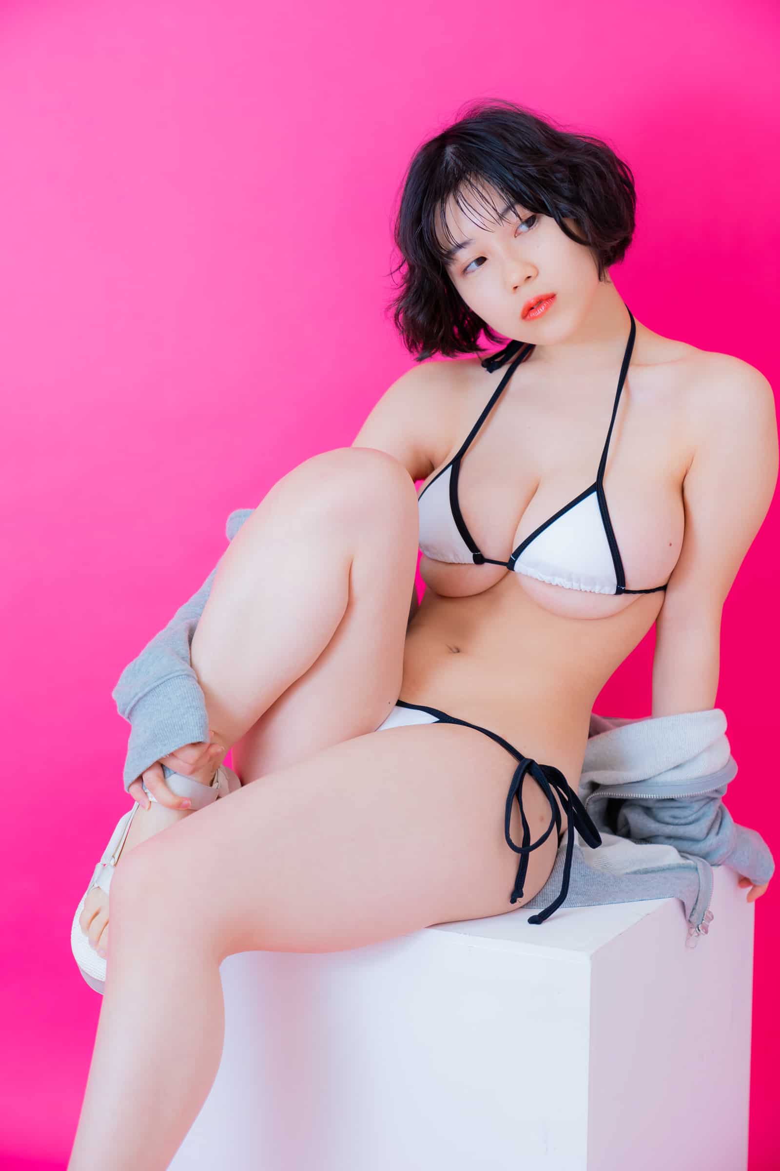 Io Iori là gương mặt nổi bật nhờ phong cách hình ảnh nhất quán